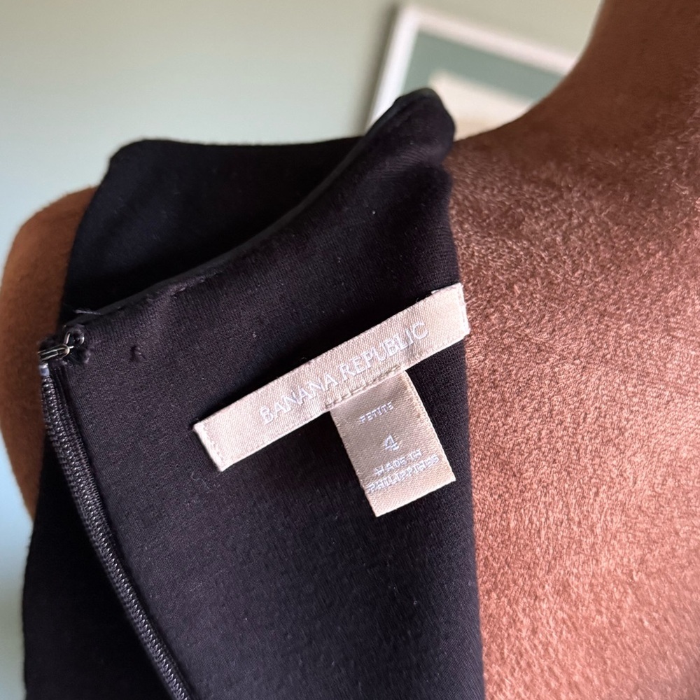 Banana Republic Black Sleeveless V Neck Dress With Leather Collar Trim - Picture 6 of 6